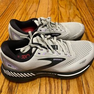Brooks Adrenaline GTS Running Shoes - Gray and Black